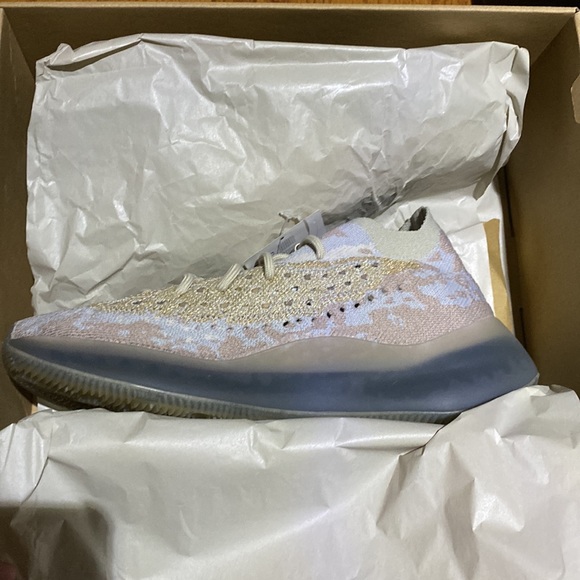 Yeezys boost 380 - Picture 5 of 8